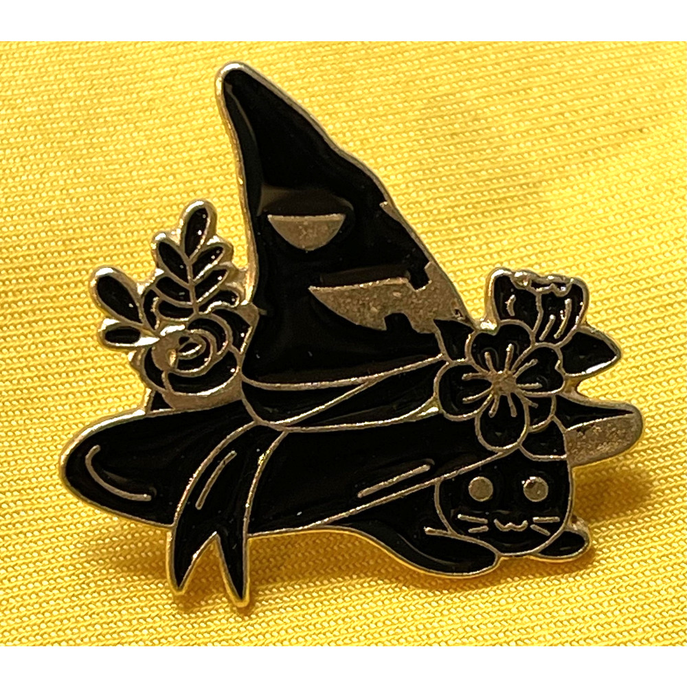 NWOT Witch Hat Cat Lapel Pin Black Enamel Gold Toned Floral Halloween